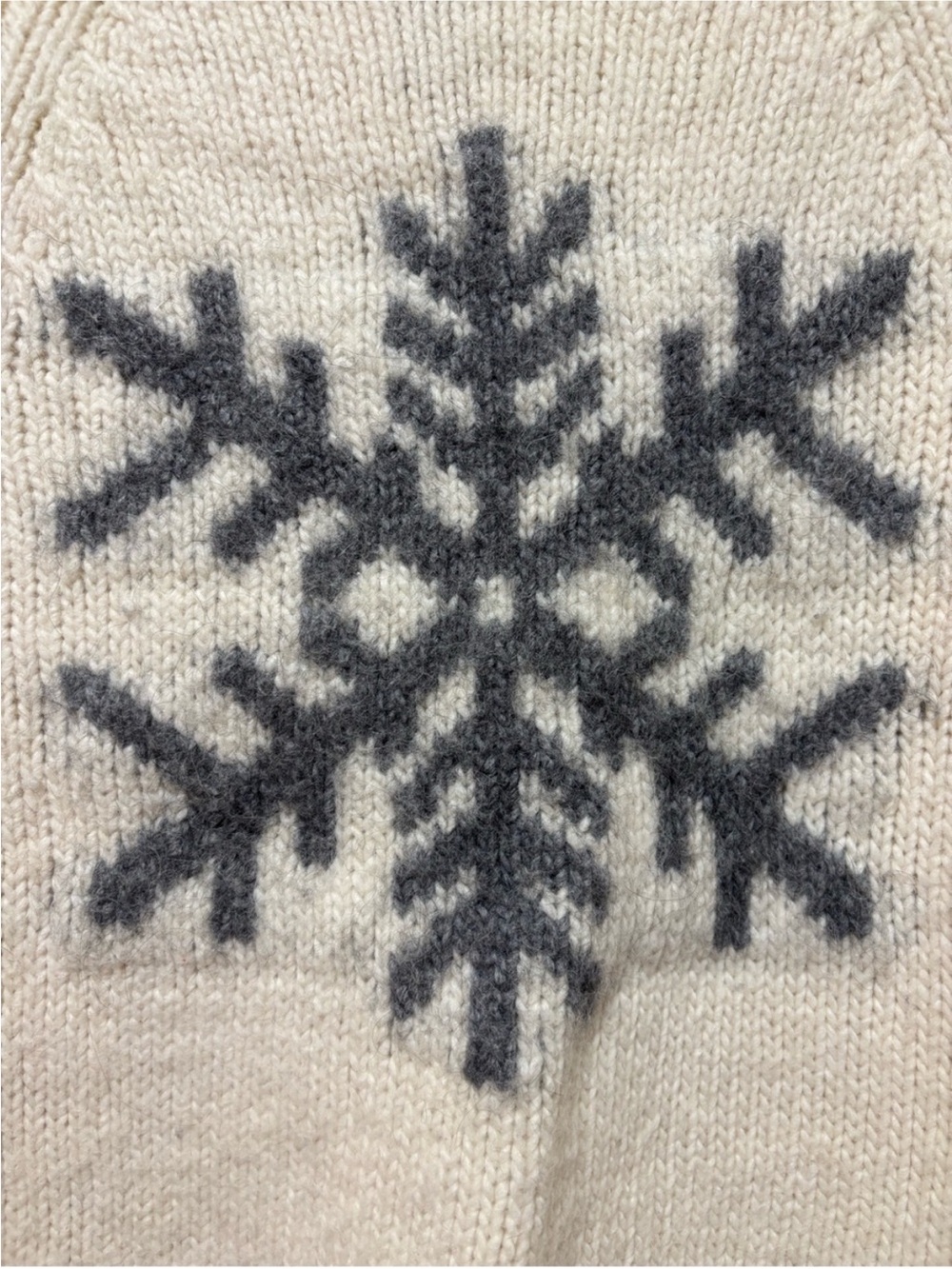 GAP Alpaca Wool Blend
Snowflake Turtleneck Sweater
Cream Winter Knit - Picture 8 of 8